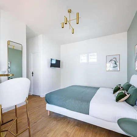Colore Entre Versailleset Paris- Iii شقة *