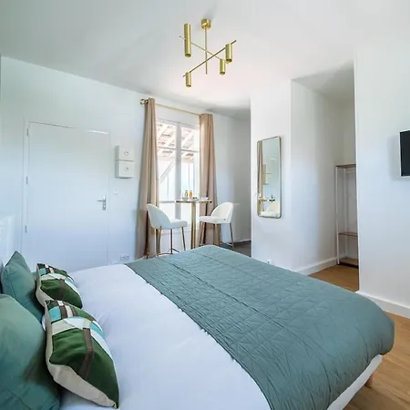 Colore Entre Versailleset Paris- Iii شقة *